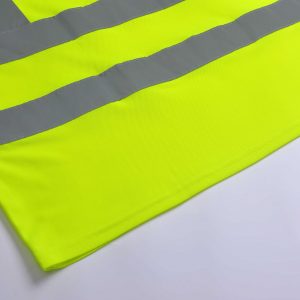 polera fluor con cinta reflectante